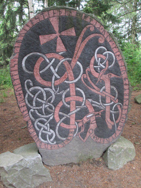 Rune stone (head stone). Lots of similar graphics with celtic art. Which came first?